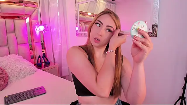 Snapshot of Katalina_Evans chatting on 12/01/25, 11:00 Katalina Evans online show from 12/01/25, 11:00