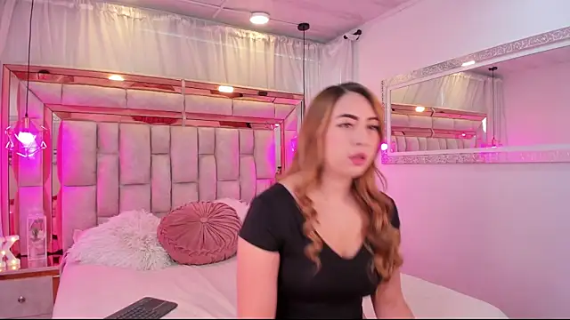 Snapshot of Katalina_Evans chatting on 09/19/25, 11:58 Katalina Evans online show from 09/19/25, 11:58