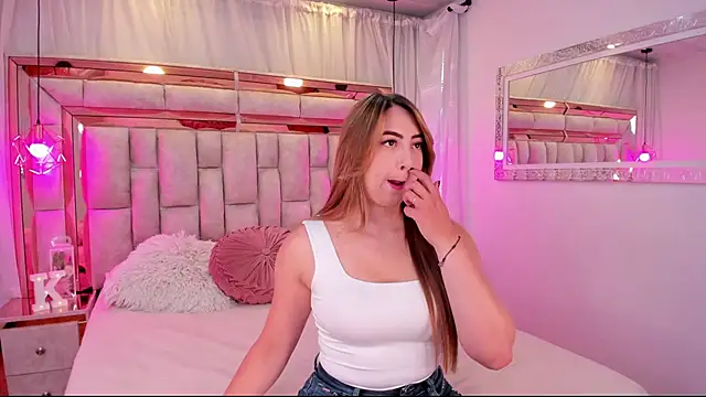 Snapshot of Katalina_Evans chatting on 09/25/25, 12:00 Katalina Evans online show from 09/25/25, 12:00