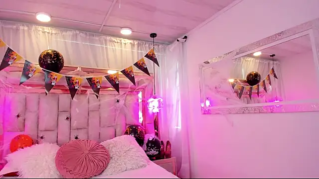 Snapshot of Katalina_Evans chatting on 10/29/25, 11:53 Katalina Evans online show from 10/29/25, 11:53