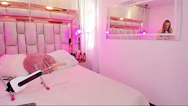 Snapshot of Katalina_Evans chatting on 12/15/25, 12:00 Katalina Evans online show from 12/15/25, 12:00