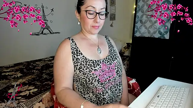 Snapshot of nataparis chatting on 05/28/26, 11:54 nataparis online show from 05/28/26, 11:54
