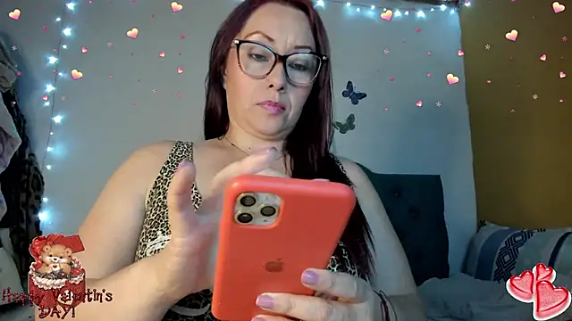 Snapshot of nataparis chatting on 02/18/25, 12:05 nataparis online show from 02/18/25, 12:05