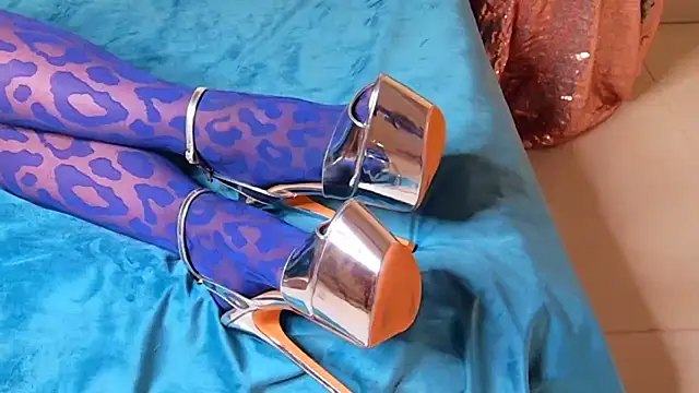 Snapshot of --SUNNY-- chatting on 11/07/25, 07:02 --SUNNY-- online show from 11/07/25, 07:02