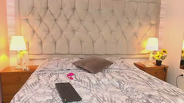 victoriapalmerfg online show from 02/15/25, 08:23