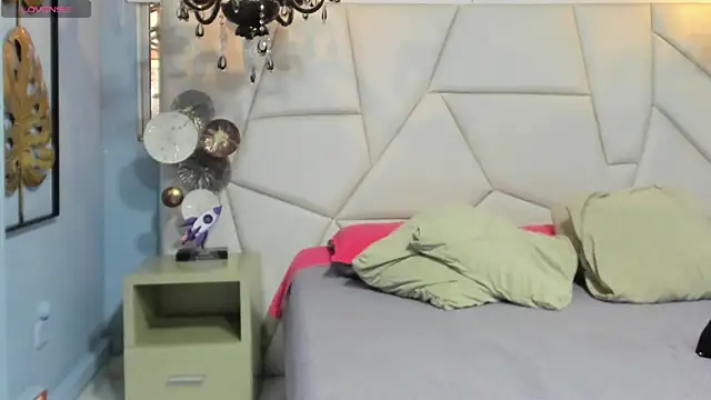 Aitana Hilton  online show from 11/06/25, 11:36