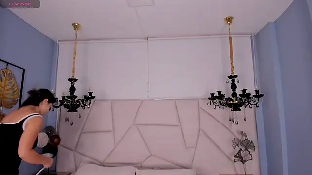 Aitana Hilton  online show from 11/26/25, 11:54