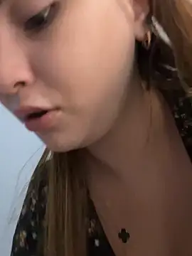 Aitana Hilton  online show from 10/29/25, 11:42