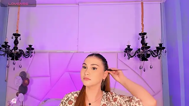 Aitana Hilton  online show from 10/08/25, 12:07