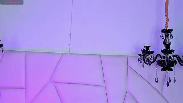 Aitana Hilton  online show from 09/29/25, 12:33