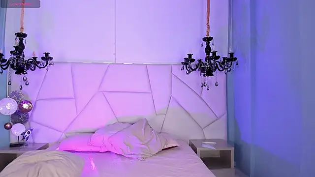 Aitana Hilton  online show from 10/06/25, 11:44