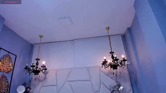 Aitana Hilton  online show from 11/28/25, 12:16