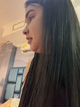 Aitana Hilton  online show from 12/17/25, 11:37