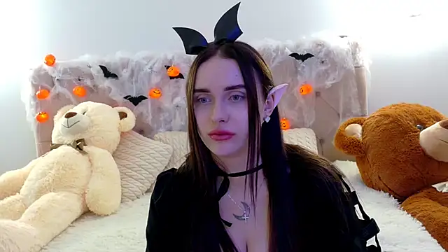 Snapshot of Lilliana_Moon chatting on 11/01/25, 11:26 Lilliana Moon online show from 11/01/25, 11:26