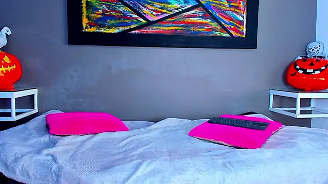 Charlotte curvy  online show from 10/31/25, 08:16