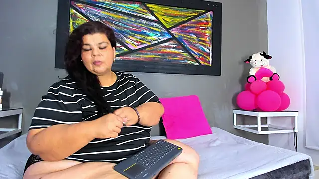 Snapshot of Charlotte_curvy_ chatting on 02/18/26, 08:05 Charlotte curvy online show from 02/18/26, 08:05