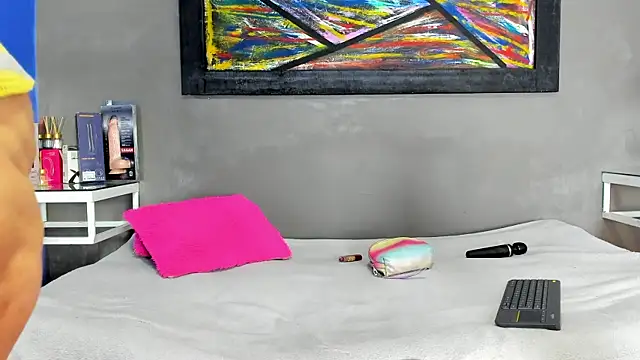 Charlotte curvy  online show from 06/03/26, 08:24
