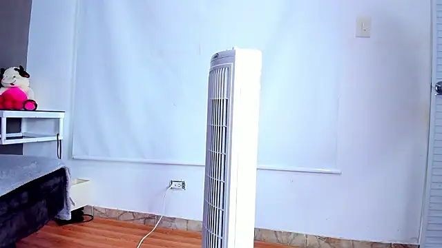 Snapshot of Charlotte_curvy_ chatting on 03/19/26, 08:31 Charlotte curvy online show from 03/19/26, 08:31