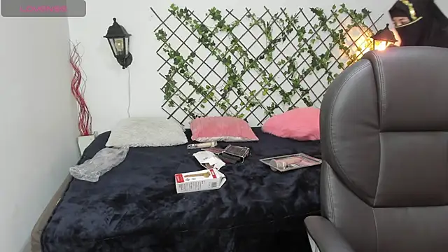 zahra Jalid online show from 10/22/25, 09:24