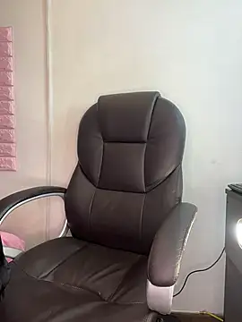 Snapshot of zahra_Jalid chatting on 12/23/25, 12:11 zahra Jalid online show from 12/23/25, 12:11