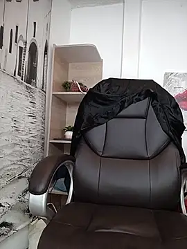 zahra Jalid online show from 11/18/25, 10:34