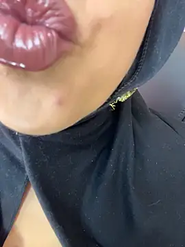 Snapshot of zahra_Jalid chatting on 02/03/26, 10:26 zahra Jalid online show from 02/03/26, 10:26