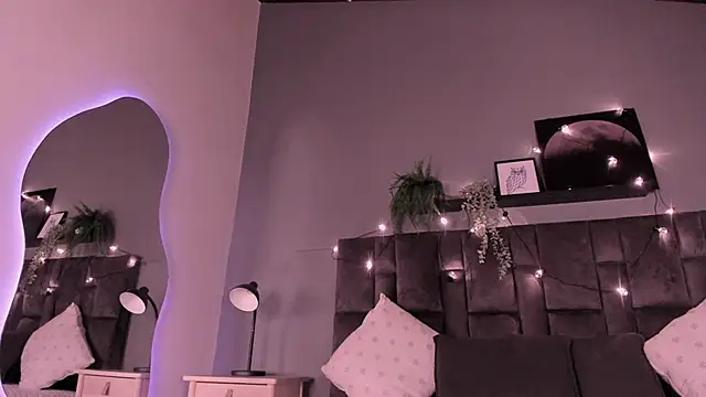 Snapshot of SabrinaSpell_ chatting on 11/08/25, 11:47 SabrinaSpell online show from 11/08/25, 11:47