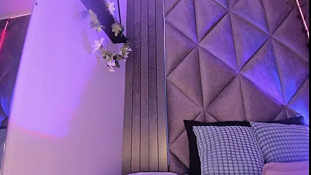 Snapshot of SabrinaSpell_ chatting on 10/19/25, 11:57 SabrinaSpell online show from 10/19/25, 11:57