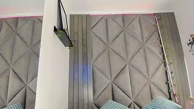 Snapshot of SabrinaSpell_ chatting on 12/14/25, 11:49 SabrinaSpell online show from 12/14/25, 11:49