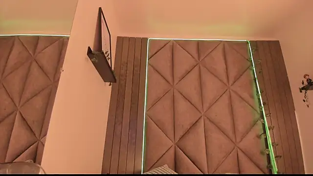 Snapshot of SabrinaSpell_ chatting on 11/27/25, 11:43 SabrinaSpell online show from 11/27/25, 11:43