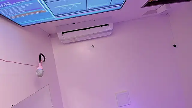 Snapshot of SabrinaSpell_ chatting on 10/04/25, 11:56 SabrinaSpell online show from 10/04/25, 11:56