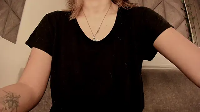 Snapshot of SabrinaSpell_ chatting on 12/15/25, 11:49 SabrinaSpell online show from 12/15/25, 11:49