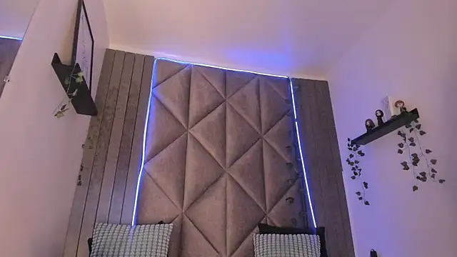 Snapshot of SabrinaSpell_ chatting on 11/07/25, 11:37 SabrinaSpell online show from 11/07/25, 11:37