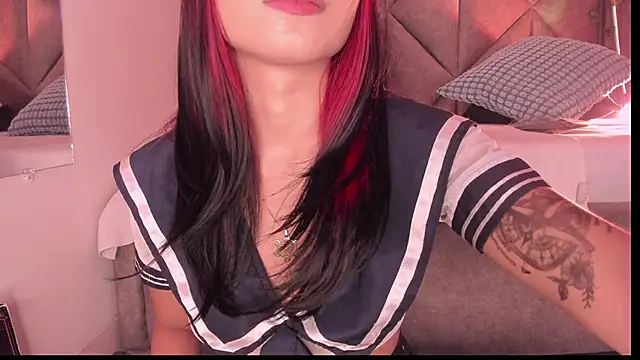 Snapshot of SabrinaSpell_ chatting on 10/07/25, 12:06 SabrinaSpell online show from 10/07/25, 12:06