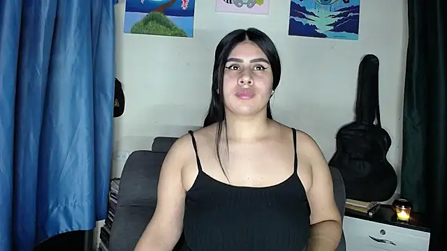 Snapshot of Antonellaa_111 chatting on 03/03/25, 04:00 Antonellaa 111 online show from 03/03/25, 04:00