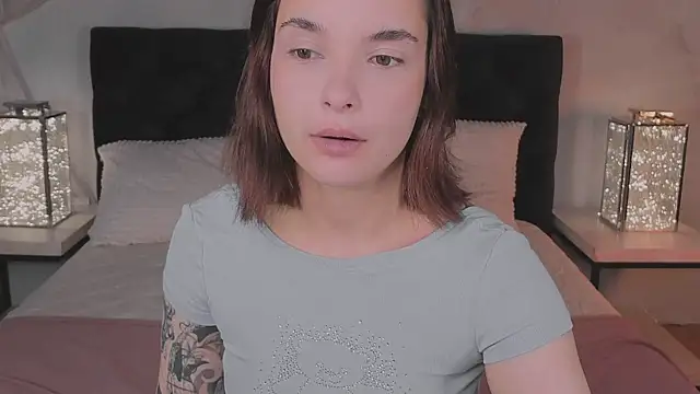 Snapshot of Bella_Alita chatting on 10/17/25, 08:32 Bella Alita online show from 10/17/25, 08:32