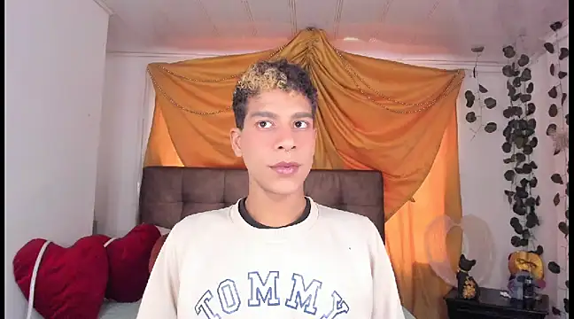 Snapshot of Ethan_Boyy chatting on 03/22/25, 09:31 Ethan Boyy online show from 03/22/25, 09:31