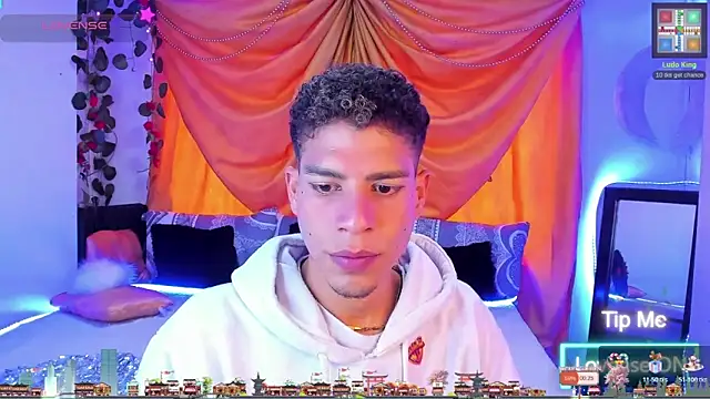 Ethan Boyy online show from 10/21/25, 08:52