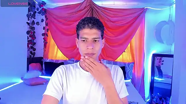 Snapshot of Ethan_Boyy chatting on 10/16/25, 08:06 Ethan Boyy online show from 10/16/25, 08:06