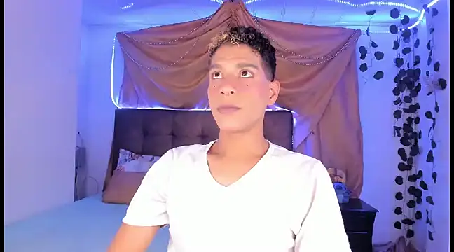 Snapshot of Ethan_Boyy chatting on 03/08/25, 12:55 Ethan Boyy online show from 03/08/25, 12:55