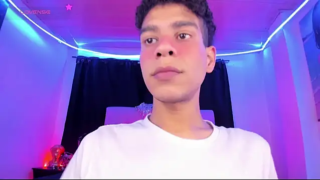 Snapshot of Ethan_Boyy chatting on 06/09/26, 07:04 Ethan Boyy online show from 06/09/26, 07:04