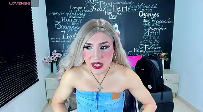 Snapshot of Georgina_Giio chatting on 01/28/25, 04:39 Georgina Giio online show from 01/28/25, 04:39