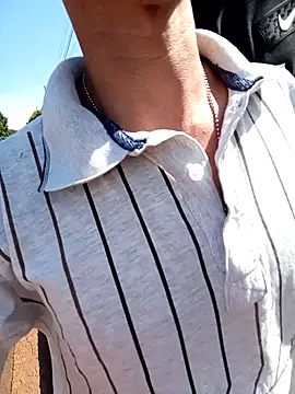 Snapshot of Frdrereeee chatting on 11/07/25, 06:45 Frdrereeee online show from 11/07/25, 06:45