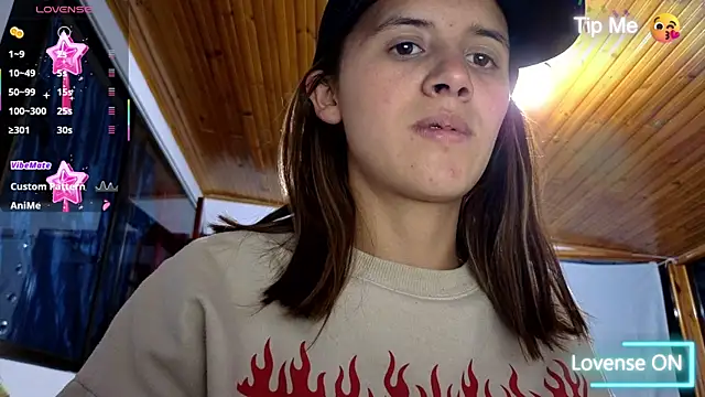 Snapshot of SexLaura_ chatting on 01/28/25, 11:17 SexLaura online show from 01/28/25, 11:17