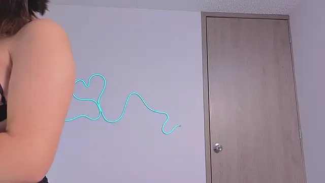 SexLaura  online show from 06/11/26, 10:07