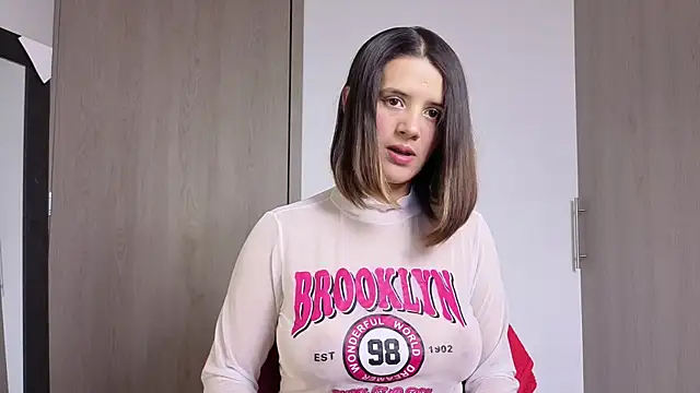 SexLaura  online show from 11/28/25, 10:32