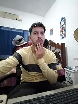 Snapshot of alejo5288 chatting on 10/13/25, 02:02 alejo5288 online show from 10/13/25, 02:02