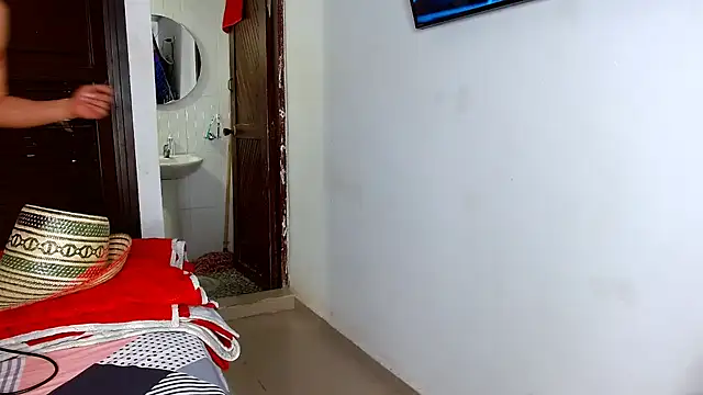 sweethoneytsx online show from 09/24/25, 08:15