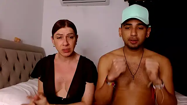 sweethoneytsx online show from 10/20/25, 12:02