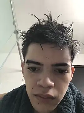 Latinos 2001 online show from 12/21/25, 12:40